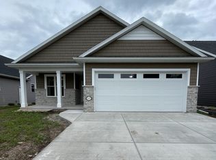 905 Clover Ct, Menasha, WI 54952