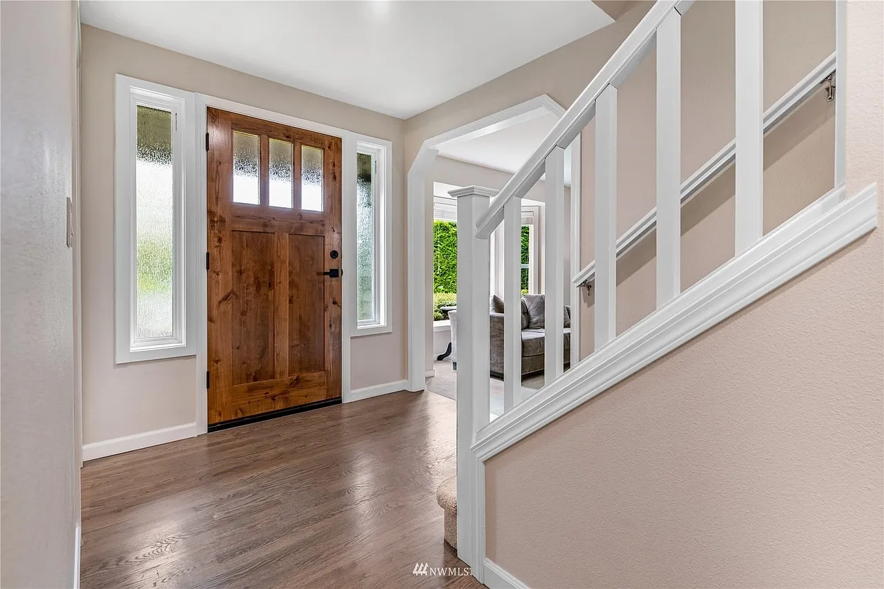 4 bed, 2.5 bath, 2050 sqft, $4,300 — Photo 4