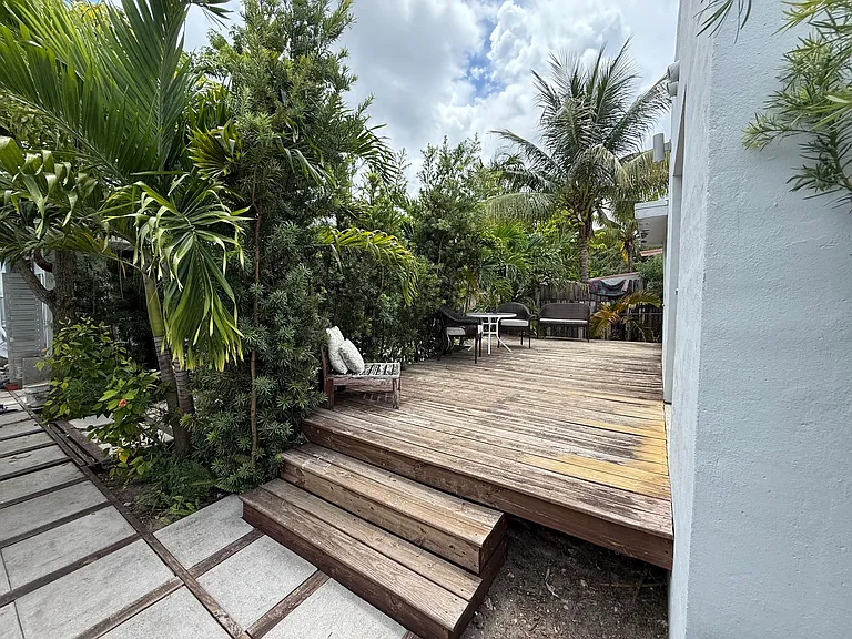 NW 42nd St — Photo 30