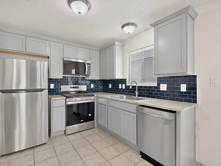 Sirocco Pl NW — Photo 3