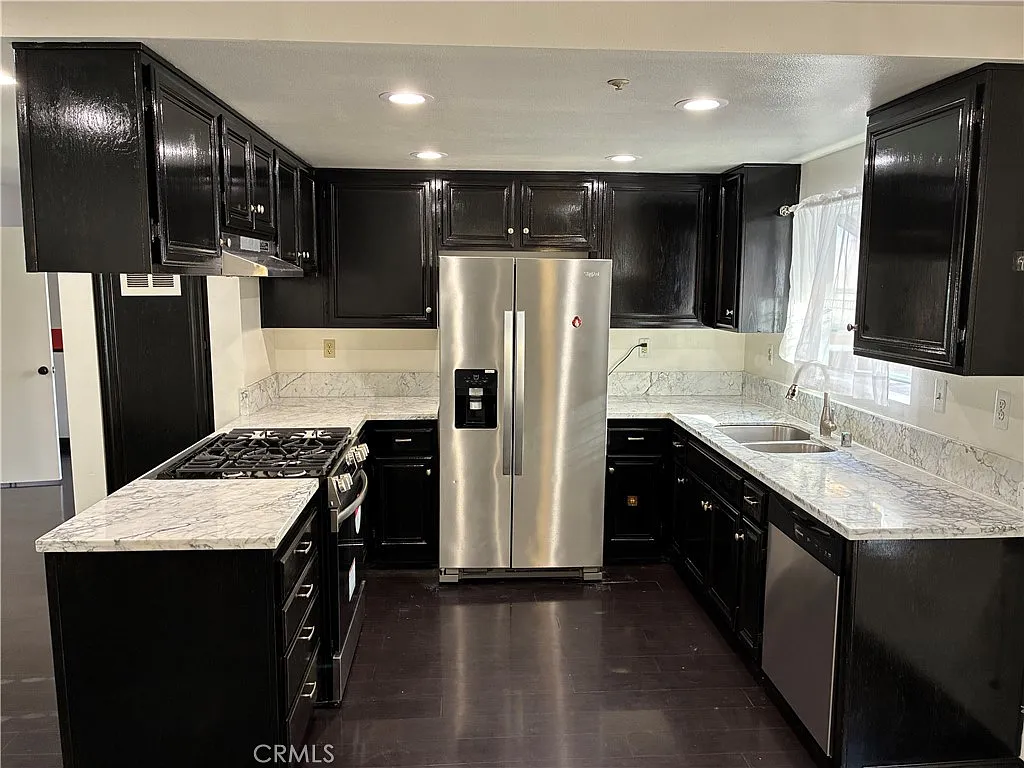 2 bed, 2.5 bath, 1091 sqft, $2,600 — Photo 4