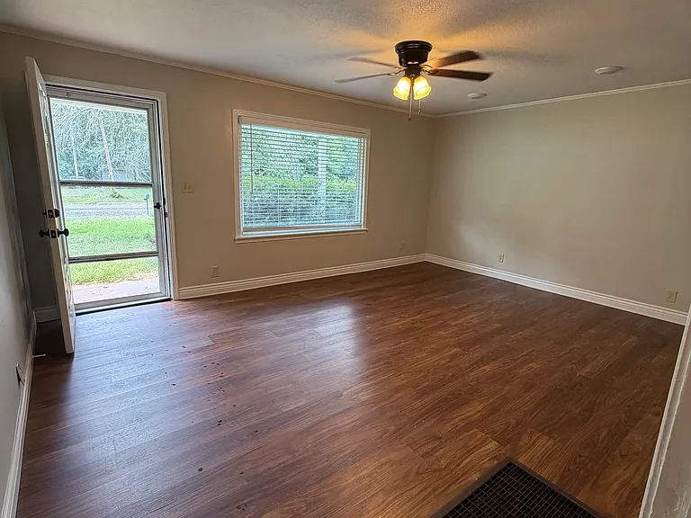 3406 Larkspur Ln — Photo 2
