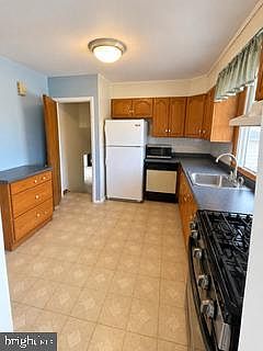 2nd image of 11602 Depue Ave