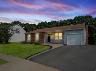 149 Springmeadow Dr, Holbrook, NY 11741