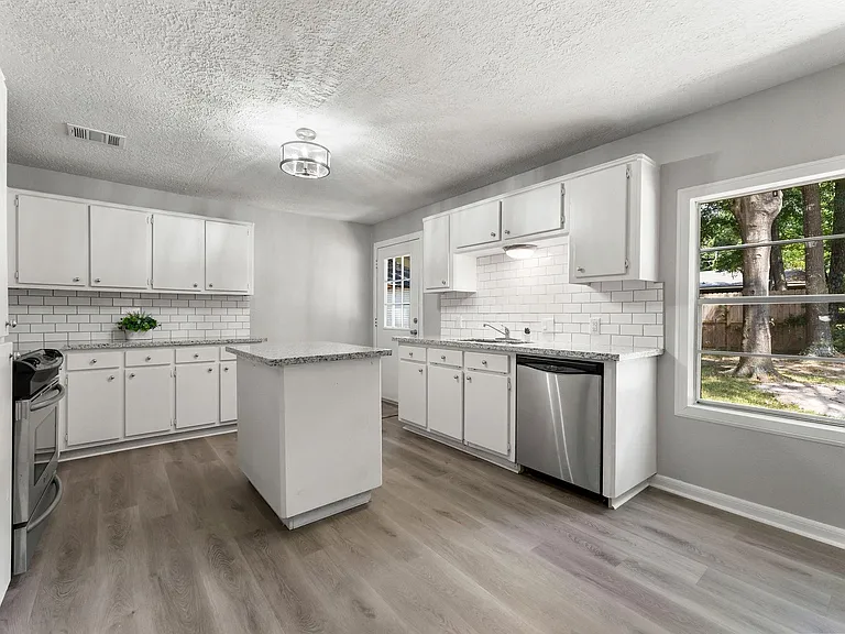 601 Dogwood Trl — Photo 9