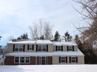 902 Baylowell Dr, West Chester, PA 19380