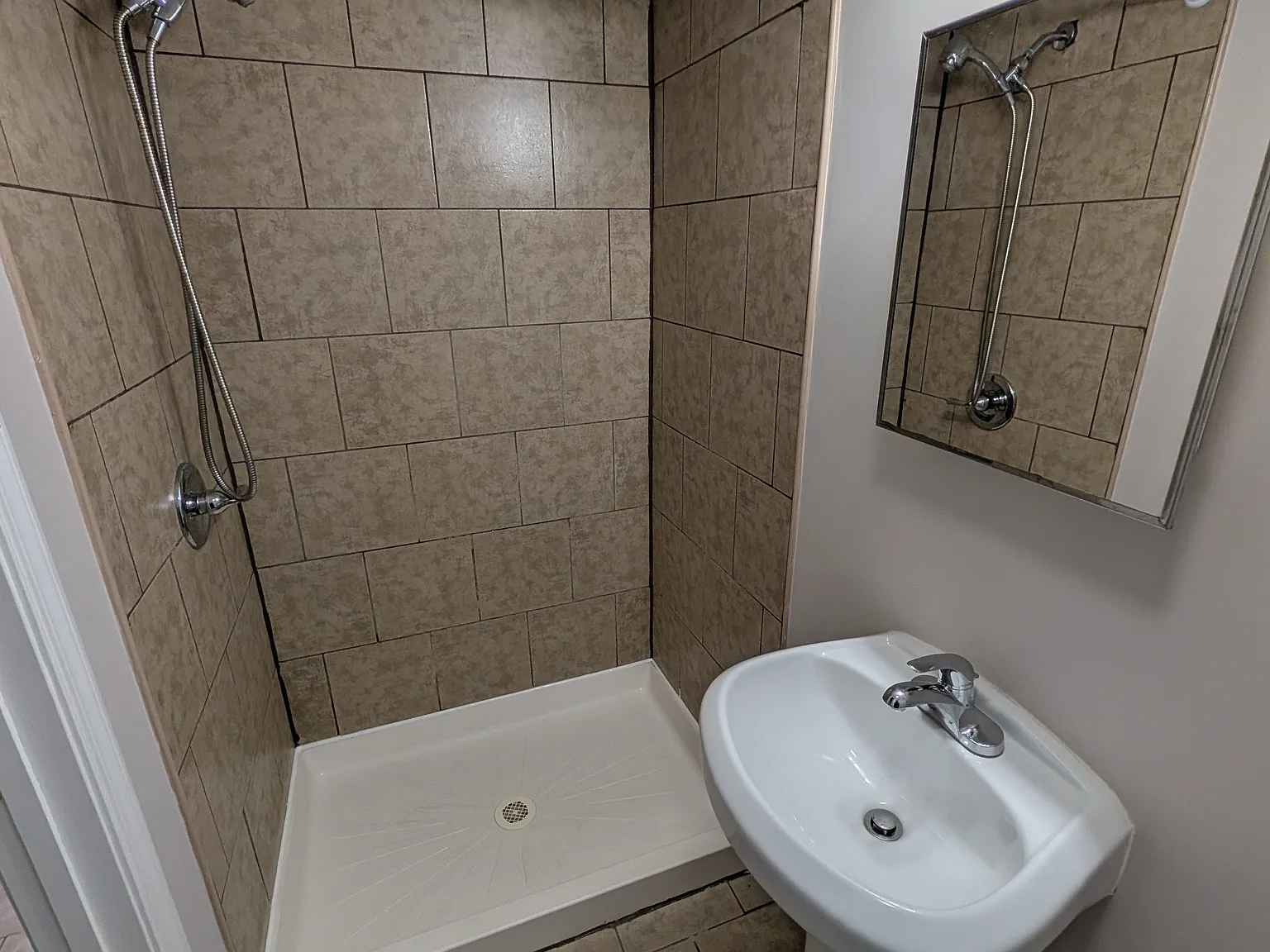 2 bed, 900 sqft, $1,750 — Photo 2