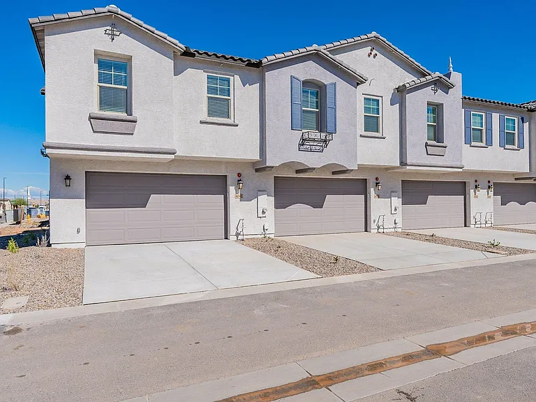 4042 E Amoroso Dr — Photo 31