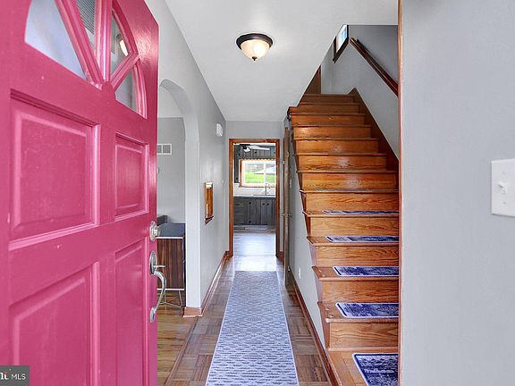 3rd image of 536 Willowbank St