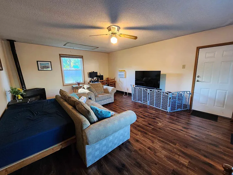E 375 N — Photo 20