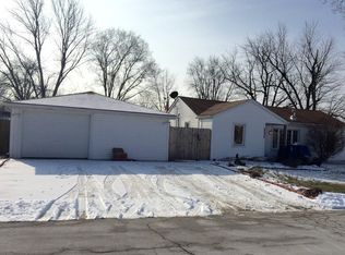 2335 Parkrose St, Crest Hill, IL 60403