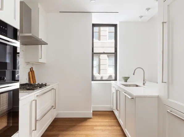 235 West 75th Street 611 image 3 of 10