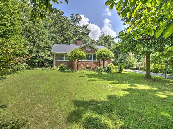 4 Fair Oaks Dr, Decatur, IL 62526