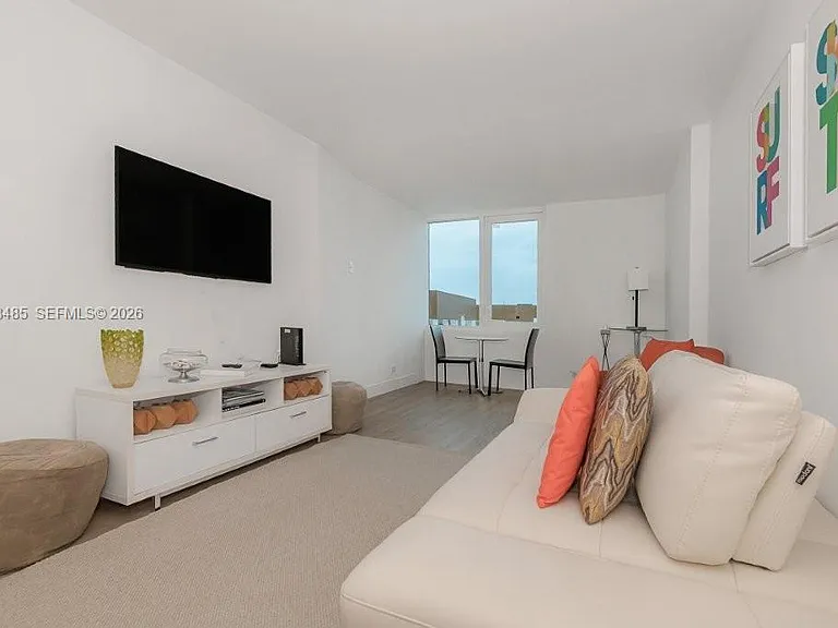 2301 Collins Ave #927 — Photo 5