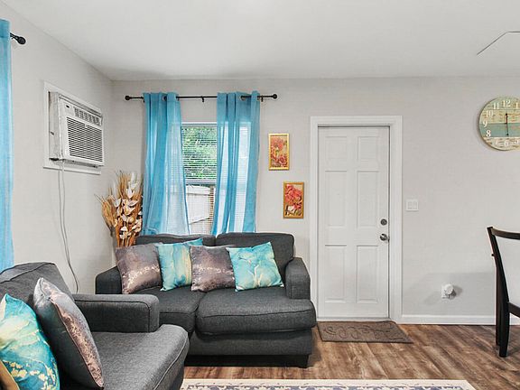 3rd image of 5317 SE Isabelita Avenue