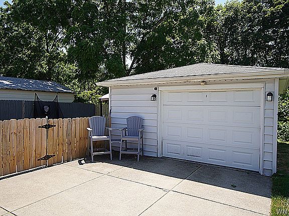 5th image of 37 Burke Dr