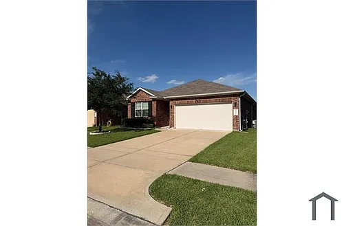 6118 Yesenia St Photo 1