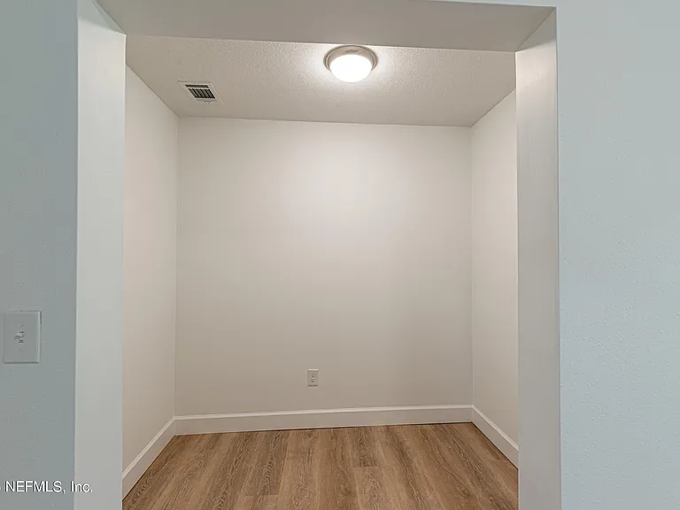1404 Jean Ct — Photo 9