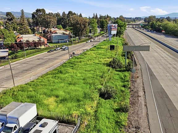 4th image of 375 Dempsey Rd