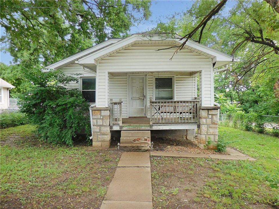 1st image of 2633 S 36th St