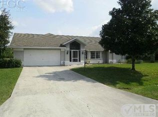 543 Foxcreek Dr, Lehigh Acres, FL 33974
