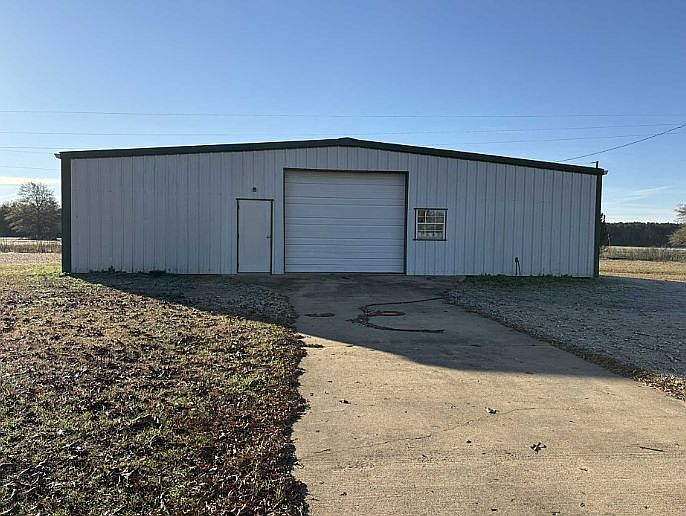 2nd image of 1120 County Road 94