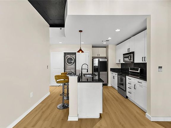 3rd image of 250 Pharr Rd #1702