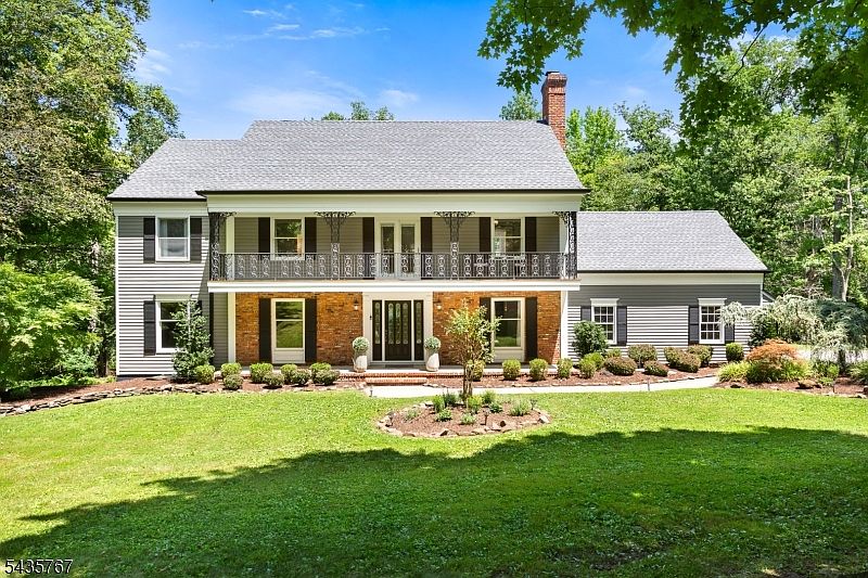 1st image of 17 Sandalwood Dr
