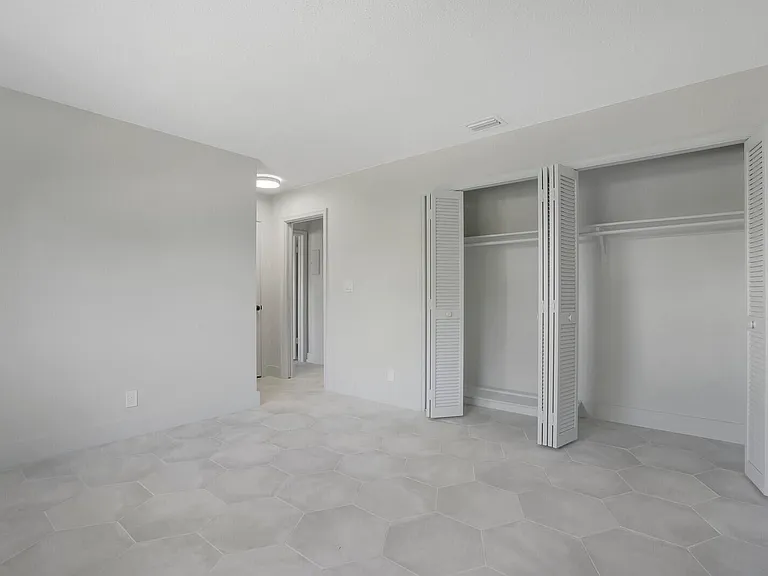 315 Venetian Dr #8 — Photo 18