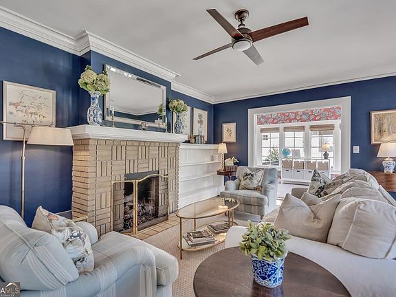 3rd image of 1289 Oxford Rd NE