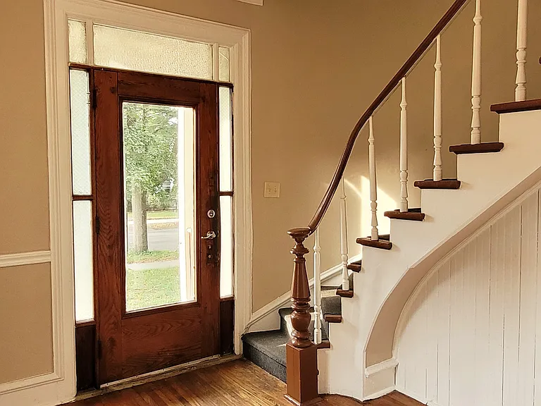 517 W. Gray St. Lower Foyer