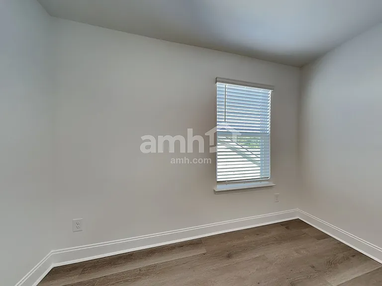 519 Armstrong Curv — Photo 15