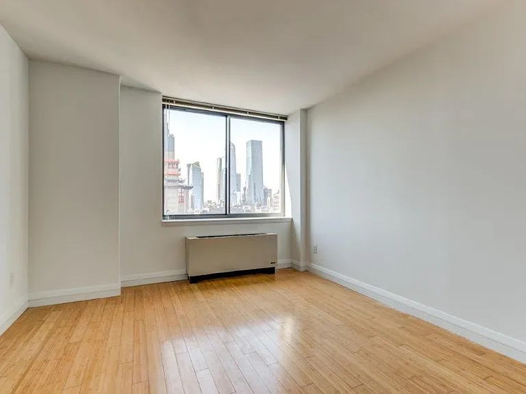 800 6th Ave #19D — Photo 9