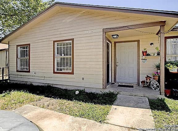 2nd image of 3422 Gateway Dr