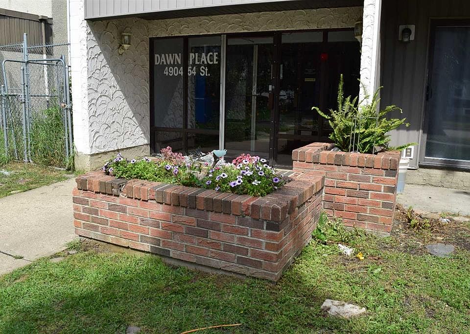 1st image of 4904 NE 54th St #305