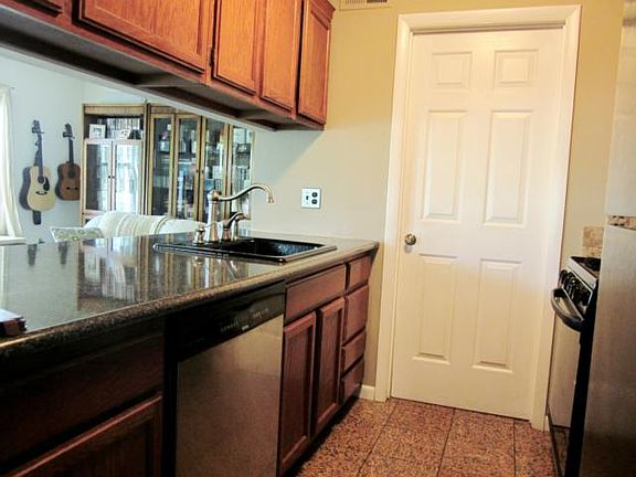 3rd image of 121 Carrollwood Dr #121