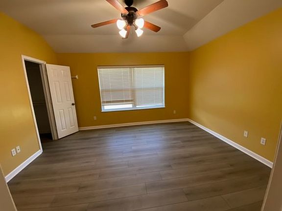 3rd image of 125 Festival Ln