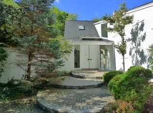 40 Laurel Ct, Moreland Hills, OH 44022