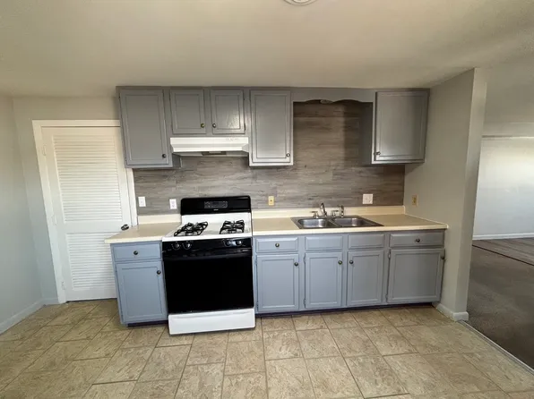 199 Flint St #2R, Fall River, MA 02723
