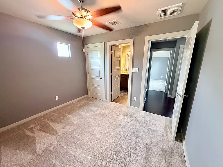 5300 Samuel Huston Ave #B — Photo 29