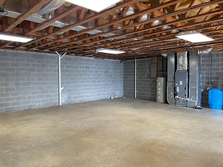 8966 Holdsclaw Rd — Photo 26