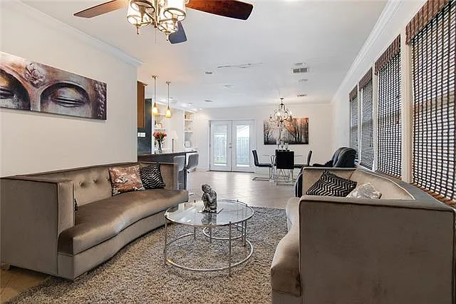 3 bed, 1.0 bath, 1298 sqft, $2,300 — Photo 3