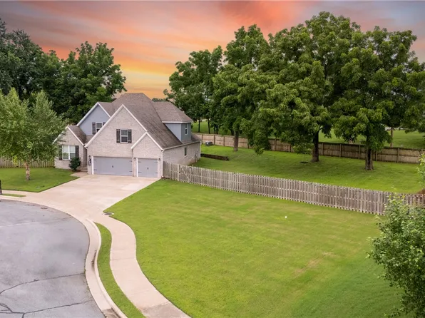 770 Hawthorn Way, Centerton, AR 72719