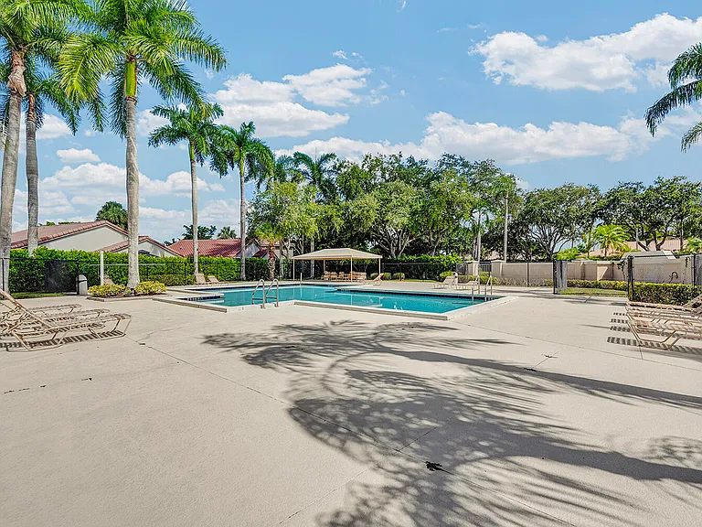 10820 Buttonwood Lake Dr — Photo 24