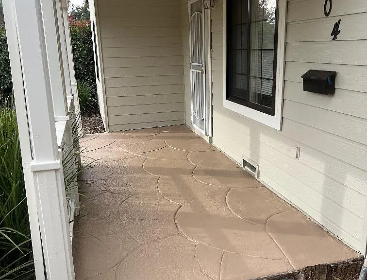 604 Mormon St — Photo 3