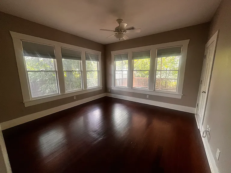 502 E Locust St — Photo 11