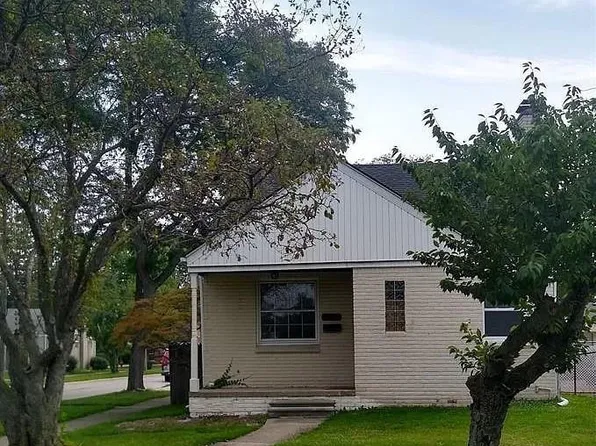 20950 Vernier Rd, Harper Woods, MI 48225