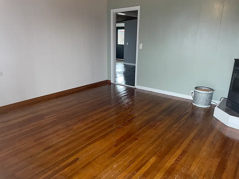 664 Delaware St — Photo 3