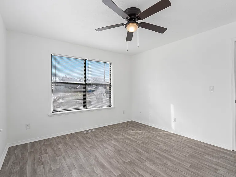 722 Brett Cir — Photo 14