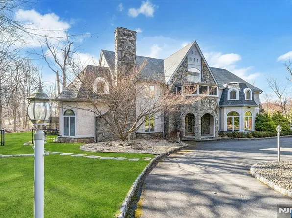 9 Cameron Rd, Saddle River, NJ 07458